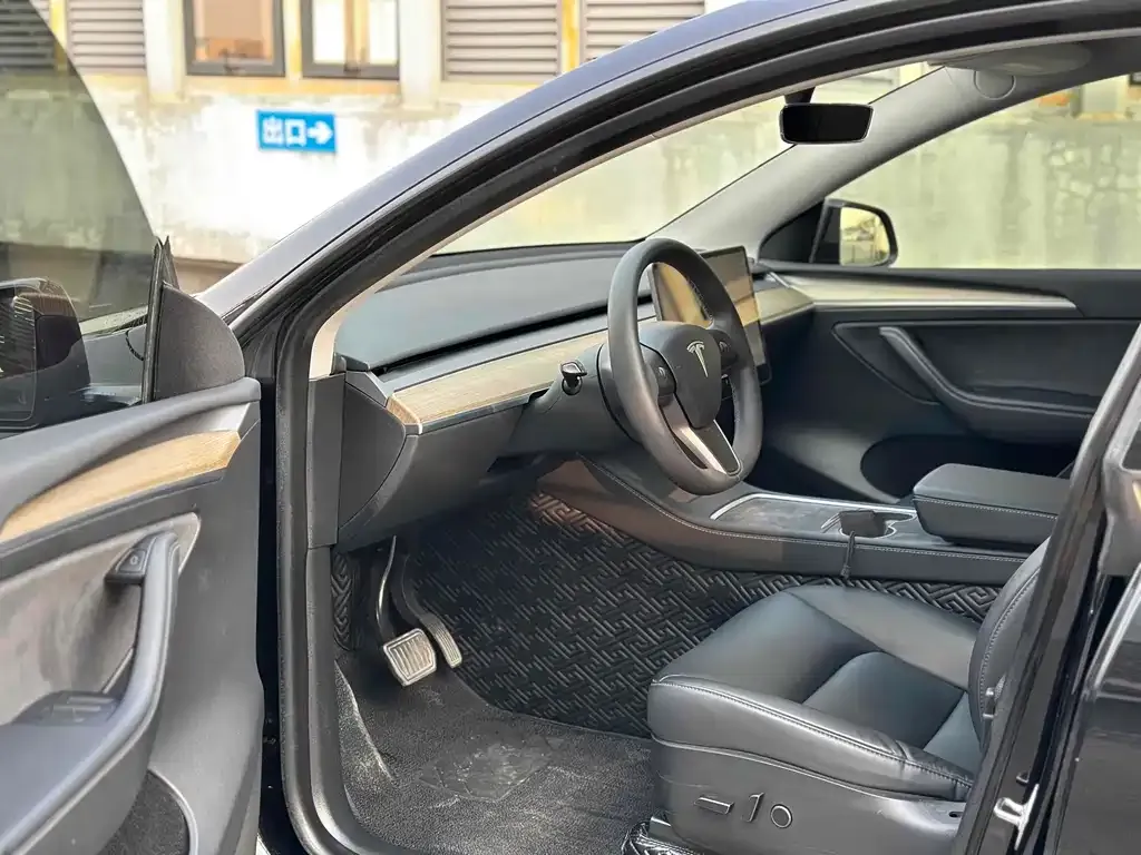 Tesla Model Y 2023 из CN, фото 2