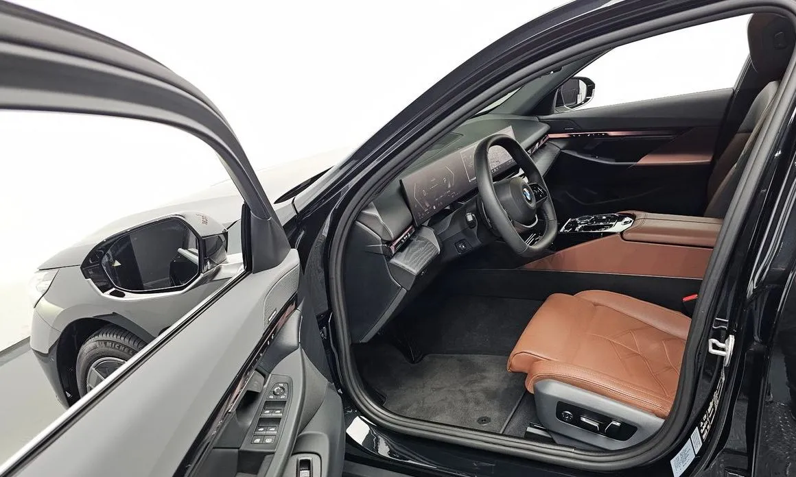 BMW 5-Series 2024 из KR, фото 8