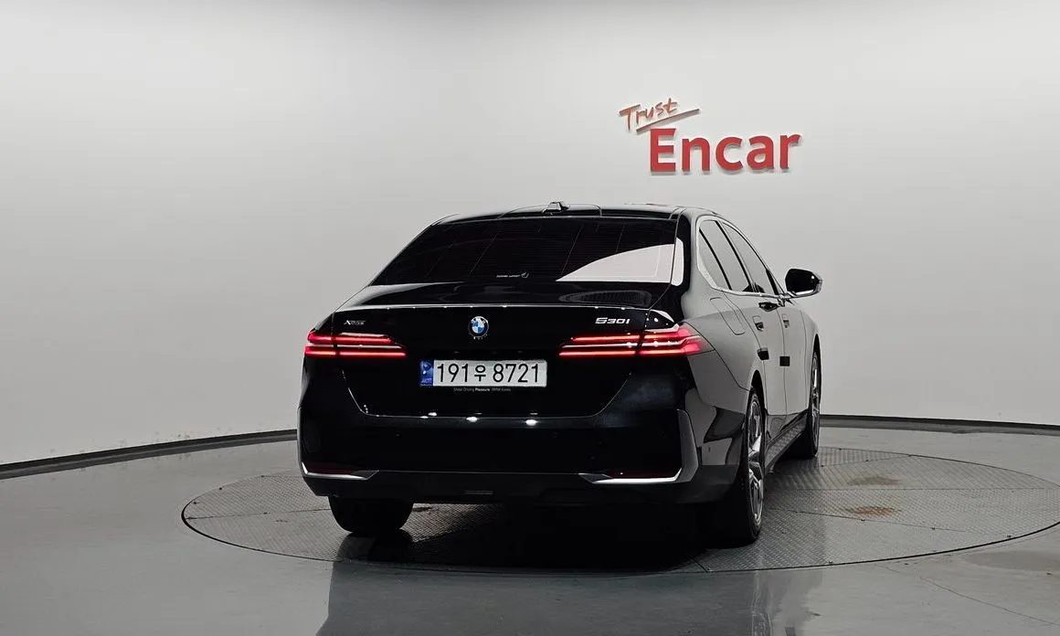 BMW 5-Series 2024 из KR, фото 4