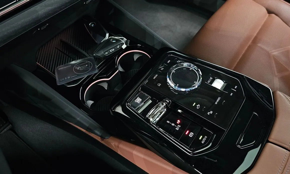 BMW 5-Series 2024 из KR, фото 5