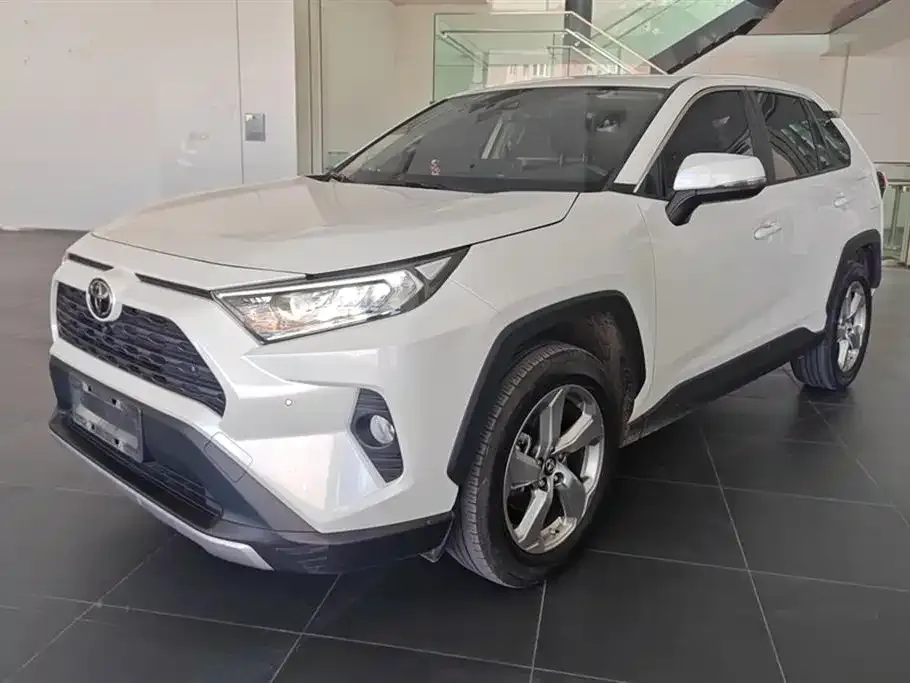 Toyota RAV4 — фото 1