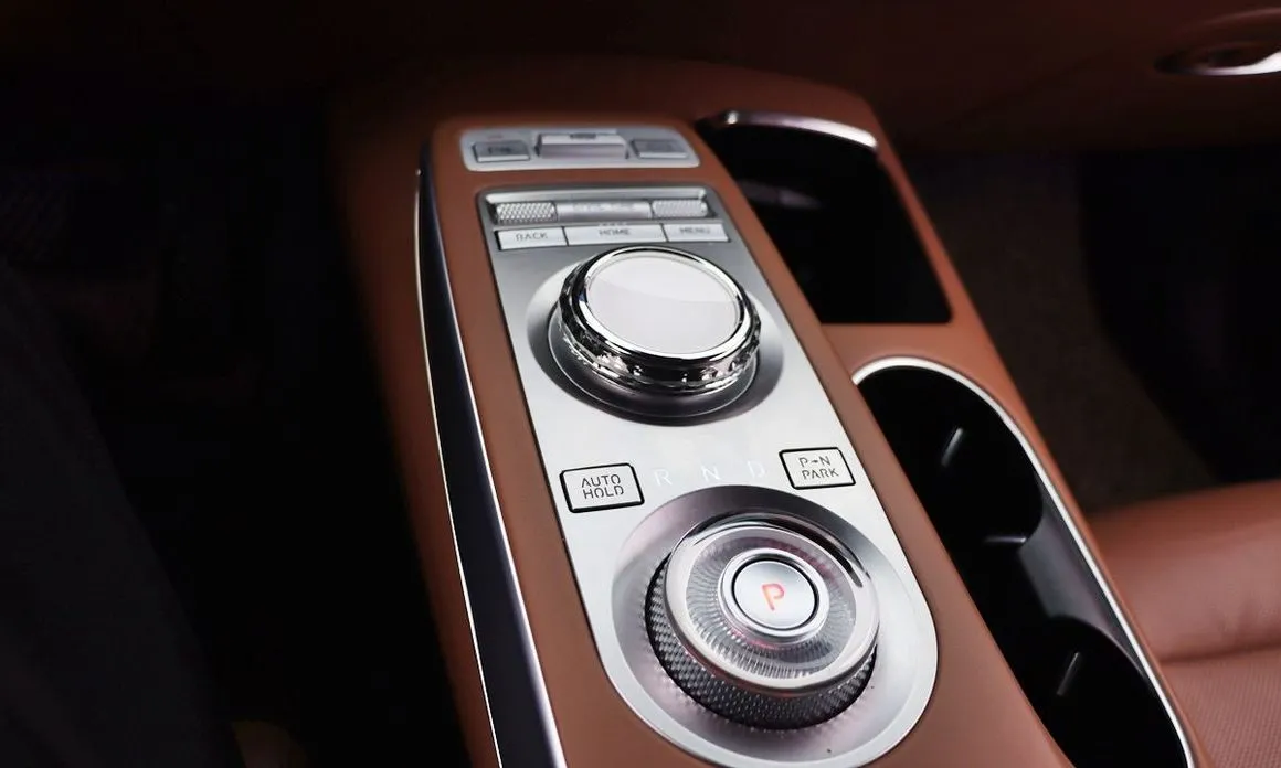 Genesis GV70 — фото 3