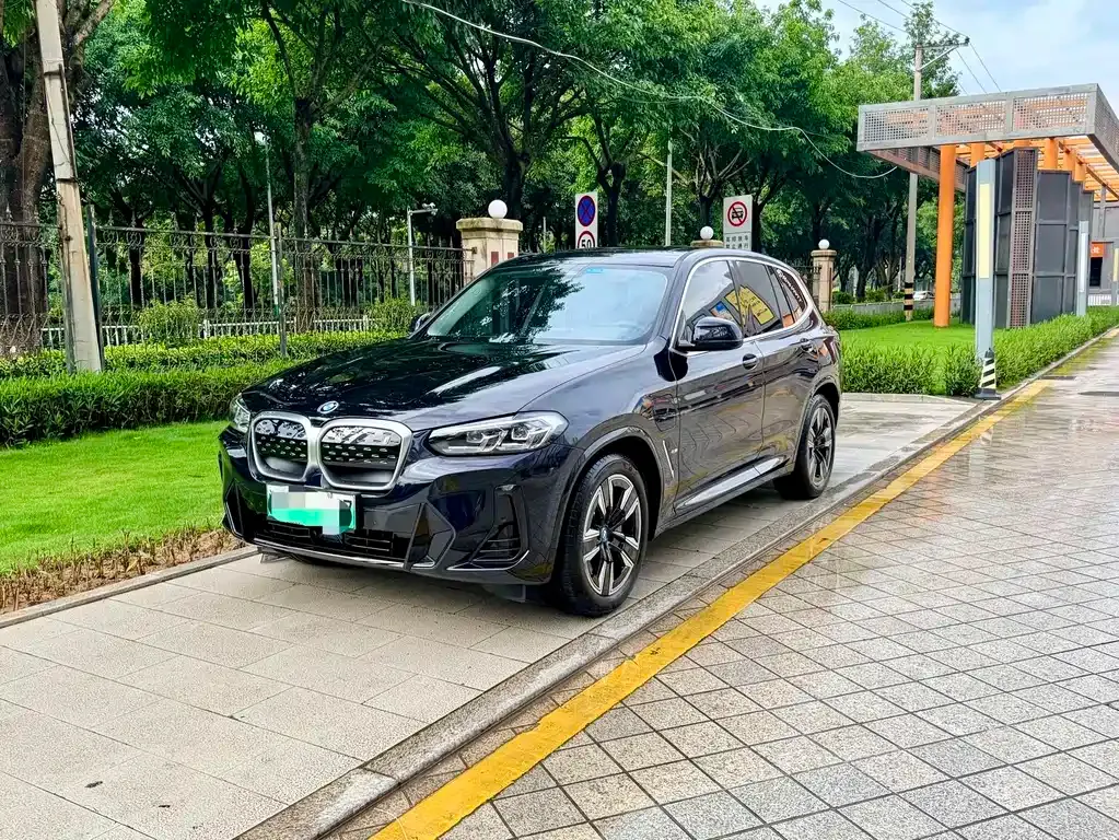 BMW iX3 — фото 1