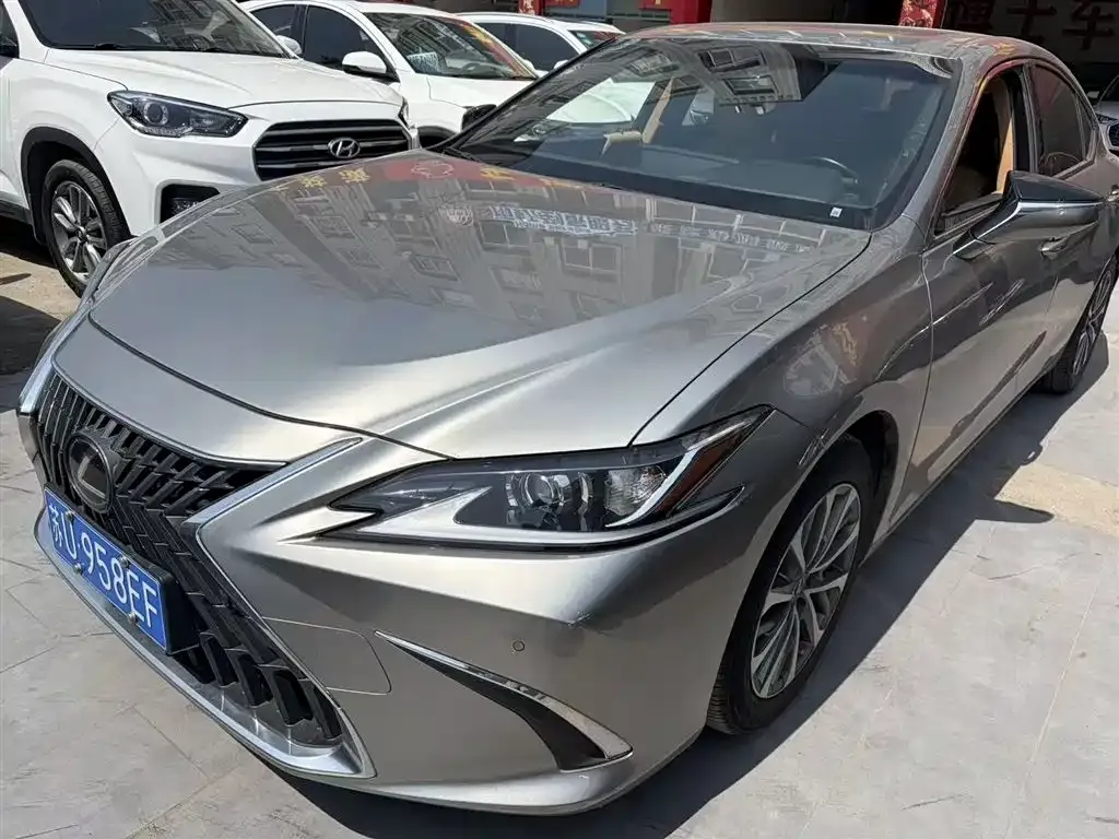Lexus ES — фото 1