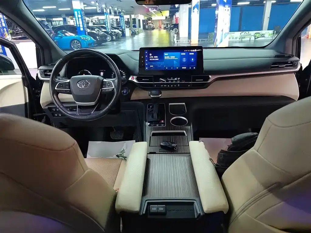 Toyota Granvia — фото 6