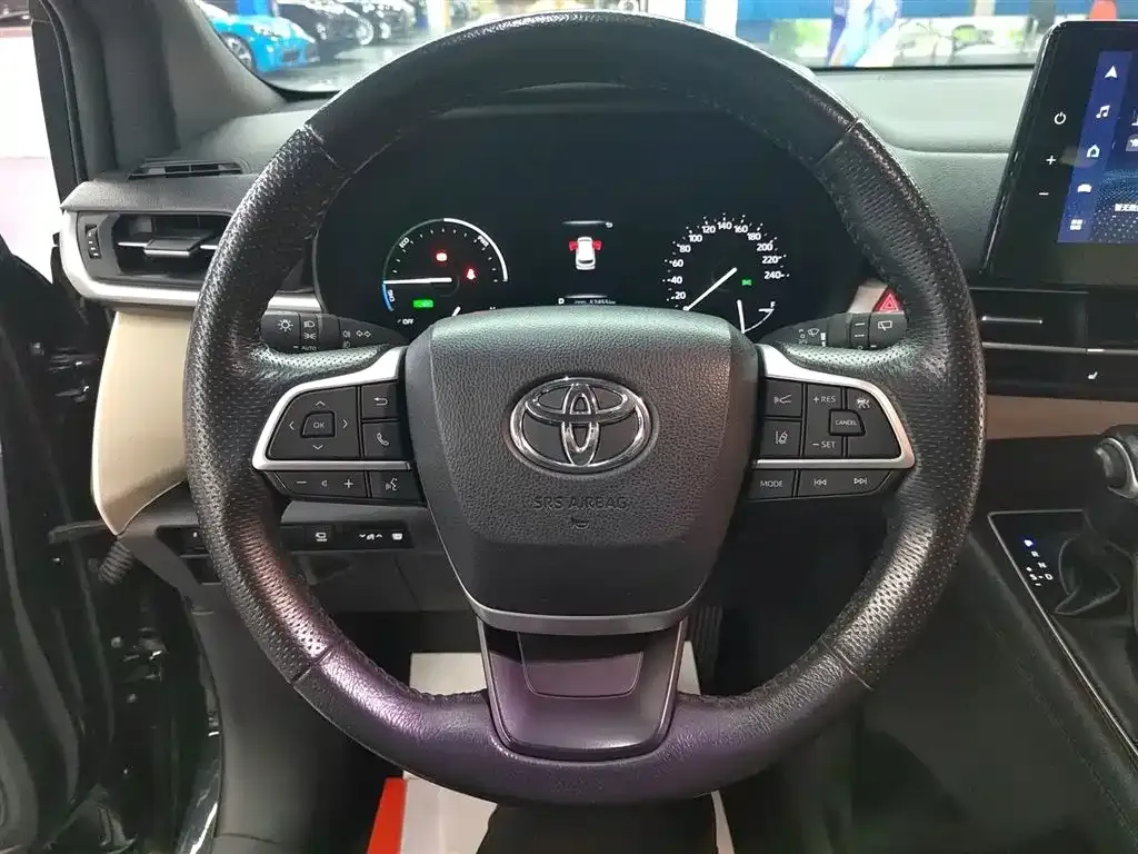 Toyota Granvia — фото 9