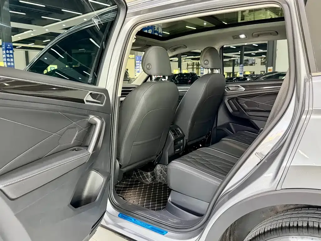 Volkswagen Tiguan L — фото 4