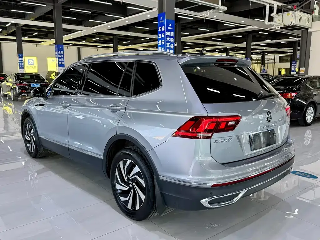 Volkswagen Tiguan L — фото 3