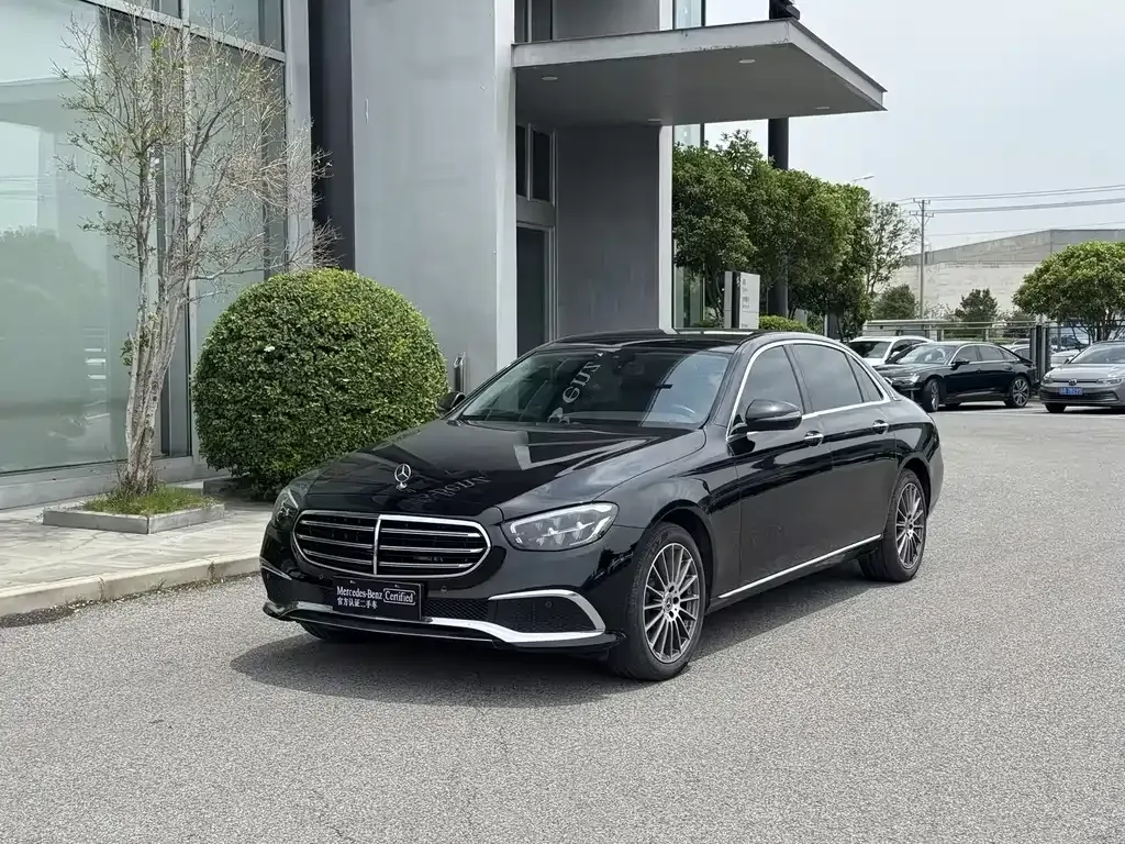 Mercedes-Benz E-Class — фото 1