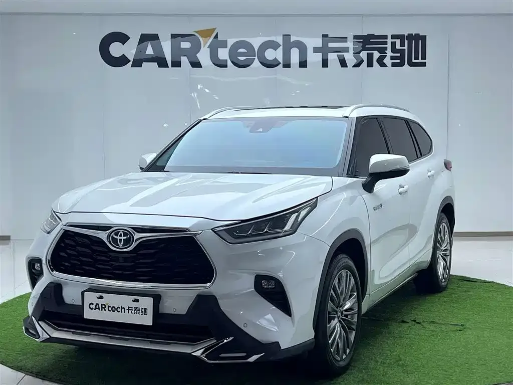Toyota Highlander — фото 1