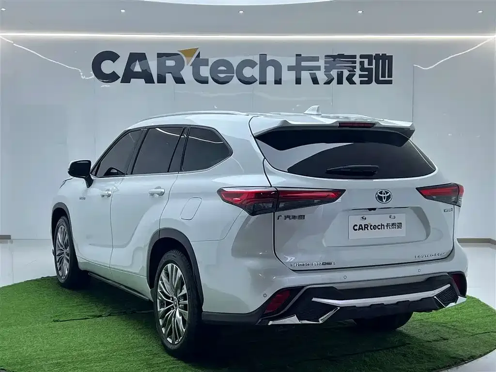 Toyota Highlander — фото 6
