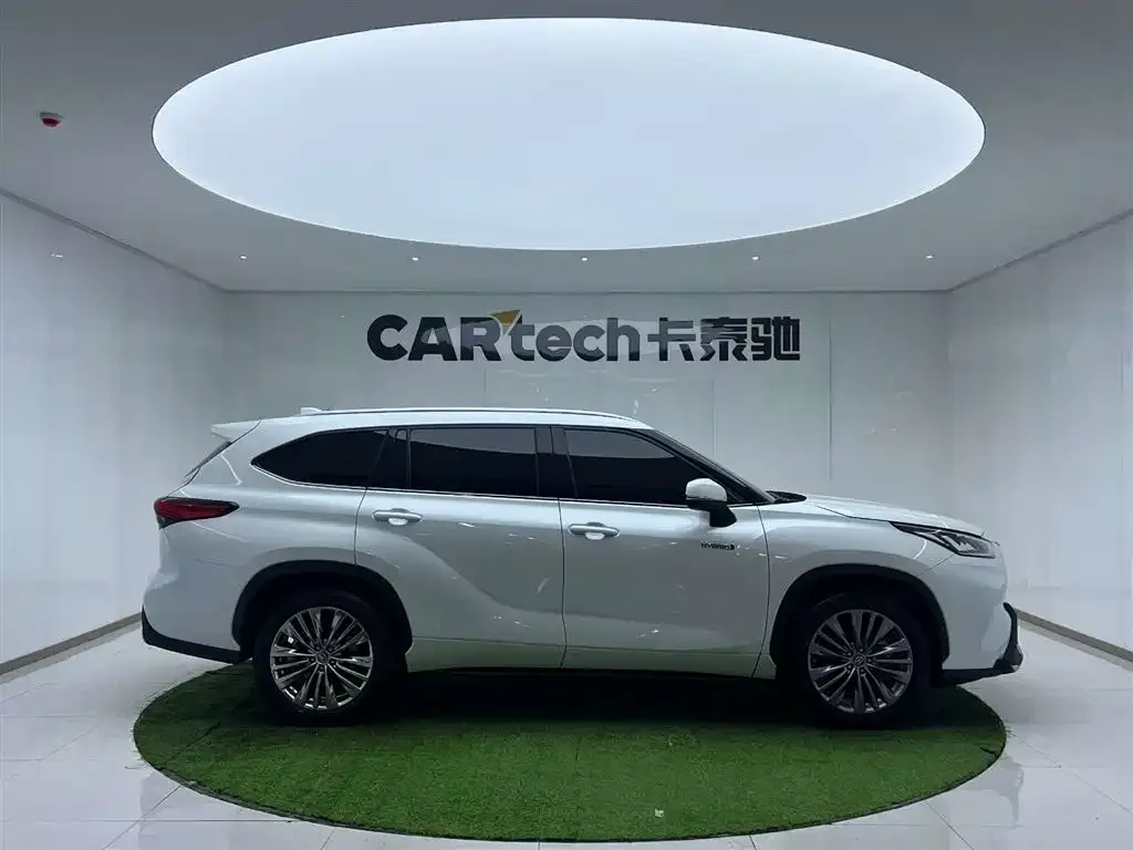 Toyota Highlander — фото 2
