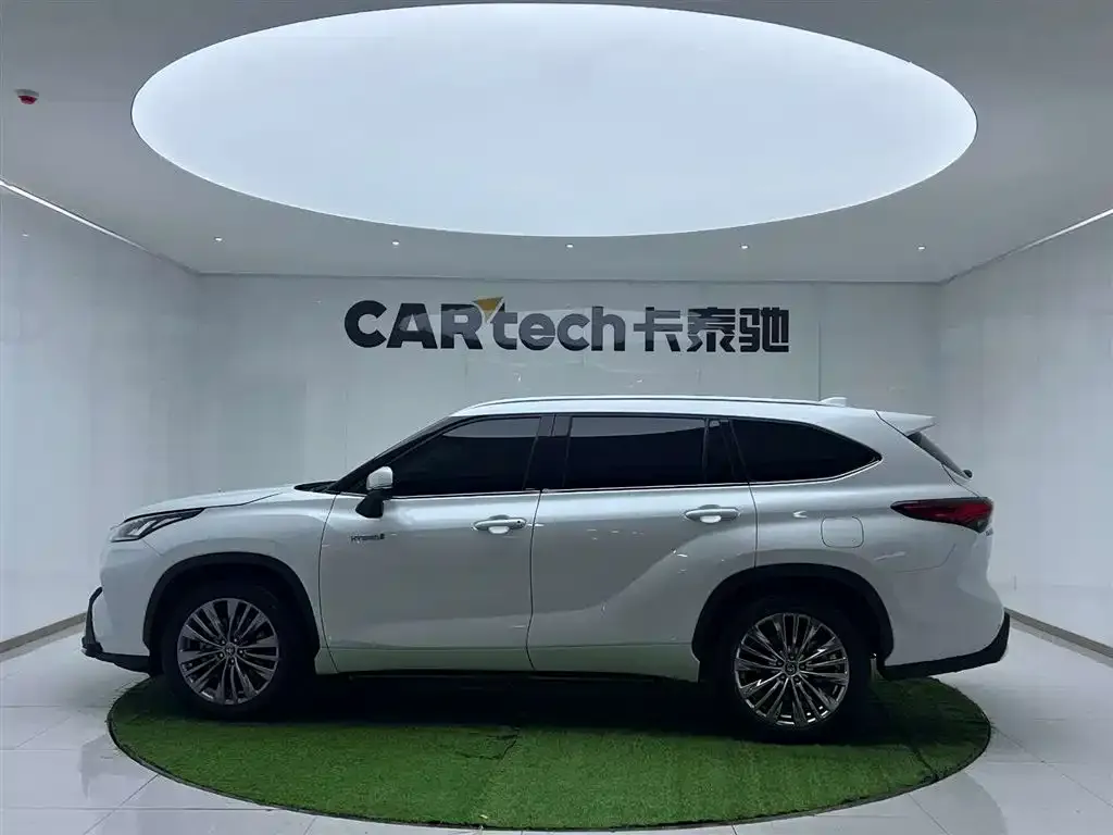 Toyota Highlander — фото 8