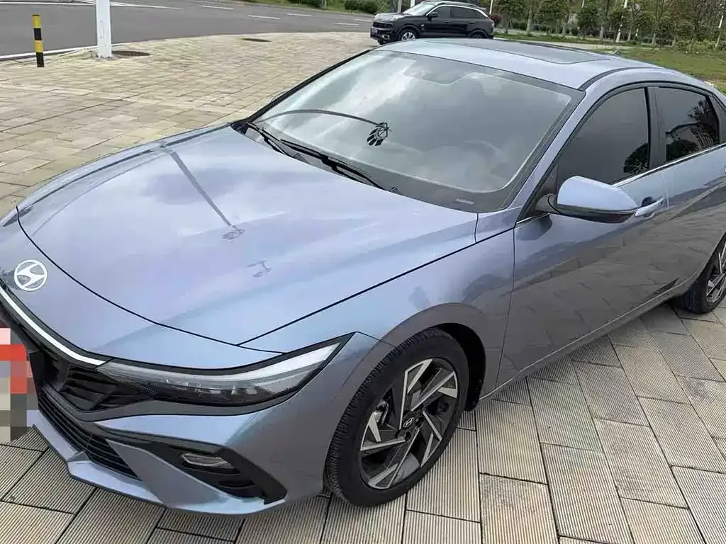 Hyundai Elantra — фото 1