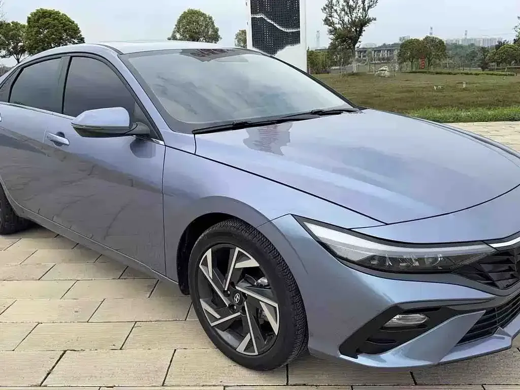 Hyundai Elantra — фото 2