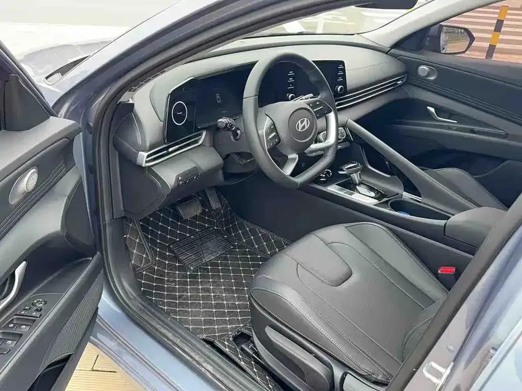 Hyundai Elantra — фото 10