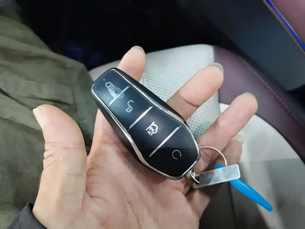 BYD Seal — фото 8