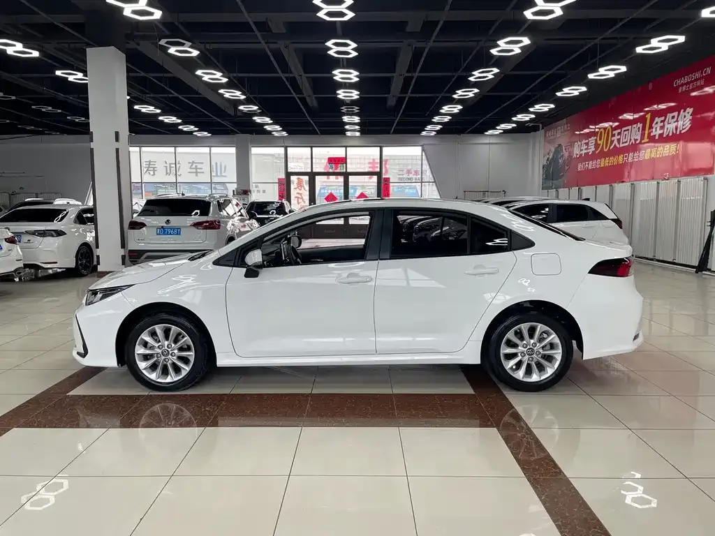 Toyota Corolla — фото 10