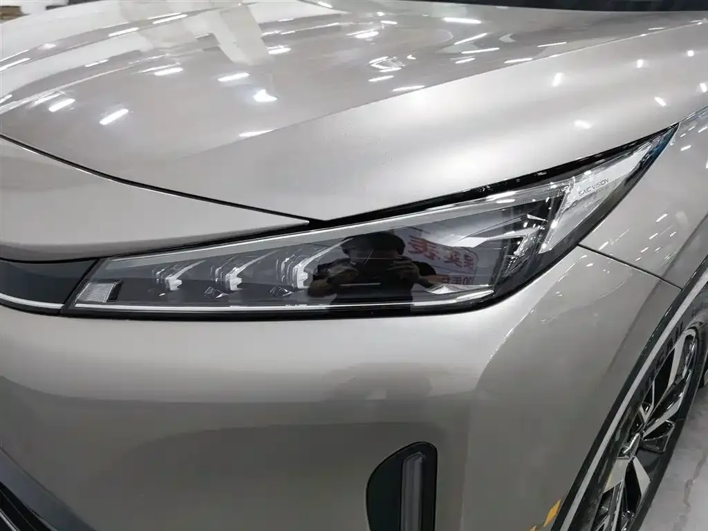 Roewe D5X DMH 2024 из CN, фото 4