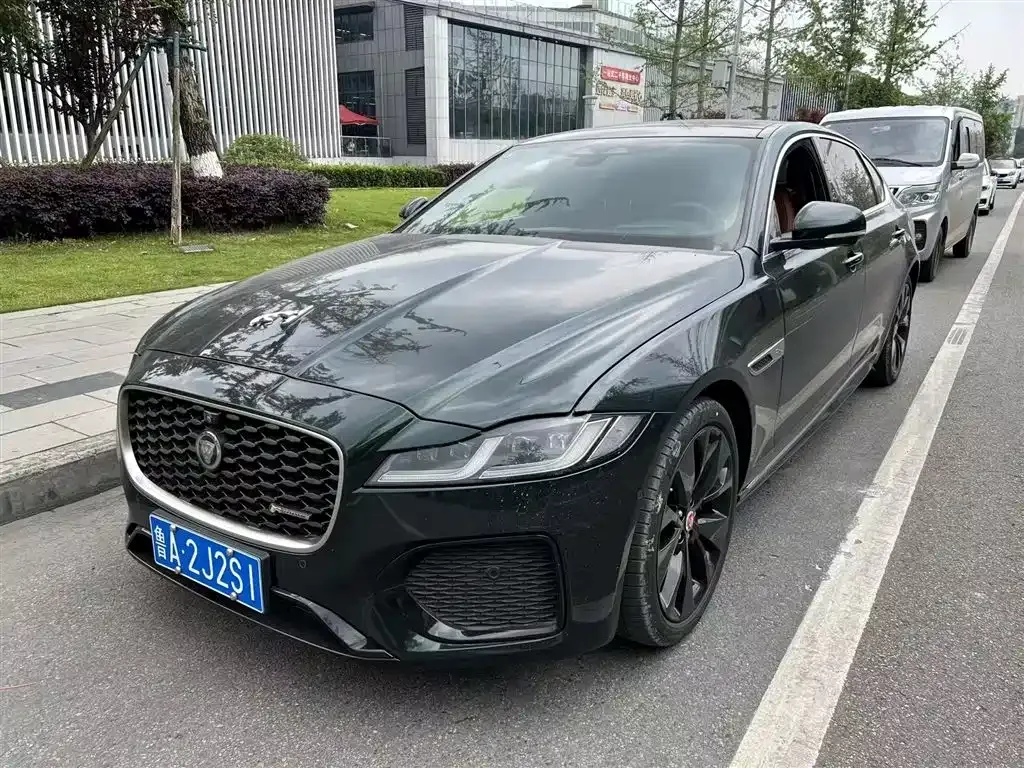 Jaguar XFL — фото 1