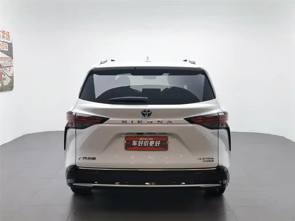 Toyota Sienna — фото 2