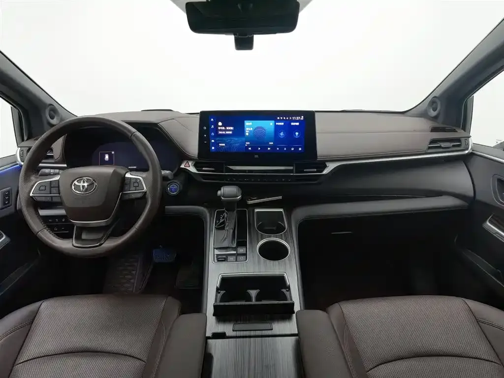 Toyota Sienna — фото 5