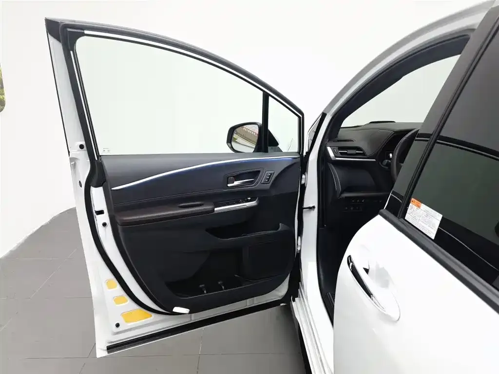 Toyota Sienna — фото 4
