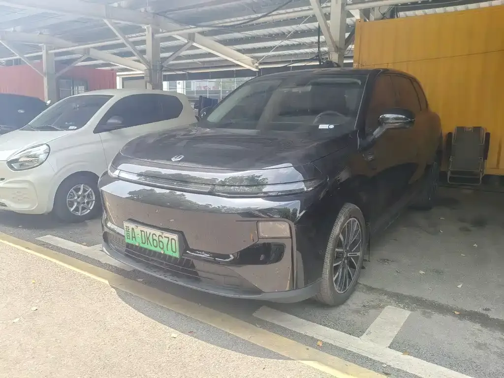 Leapmotor B10