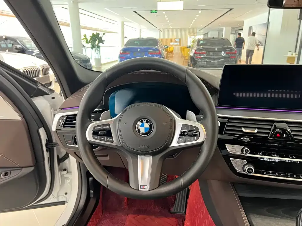 BMW 5 Series — фото 10