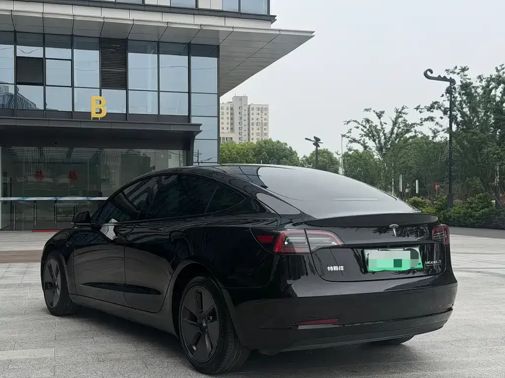 Tesla Model 3 — фото 8