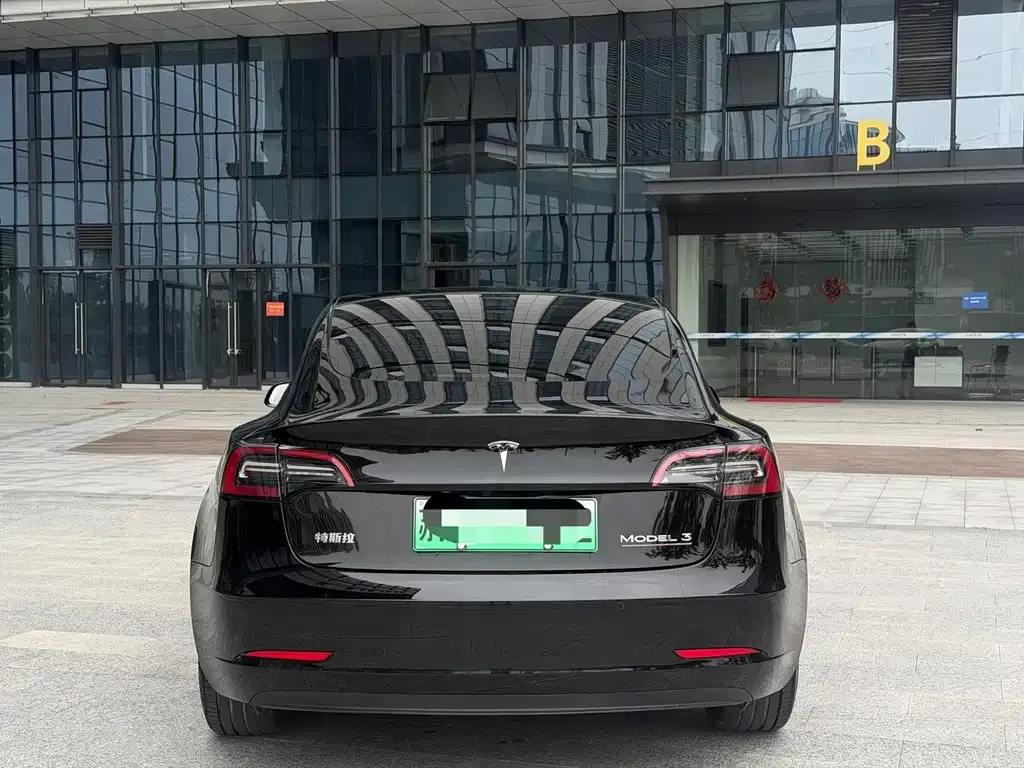 Tesla Model 3 — фото 4