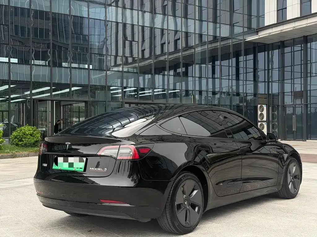 Tesla Model 3 — фото 10