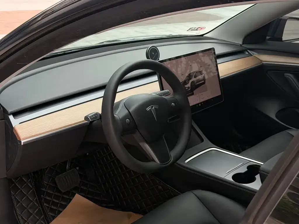 Tesla Model 3 — фото 2