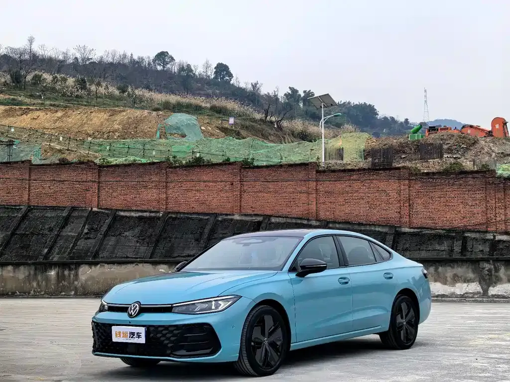 Volkswagen Passat — фото 1