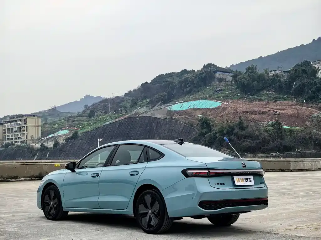 Volkswagen Passat — фото 7