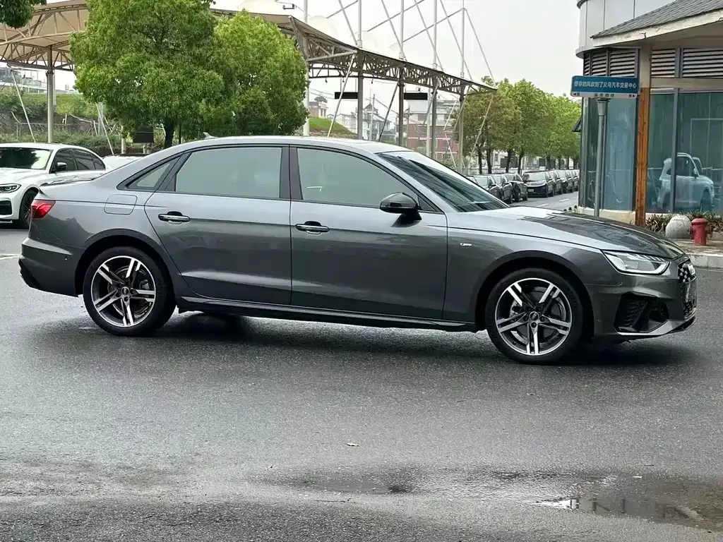 Audi A4L 2022 из CN, фото 9