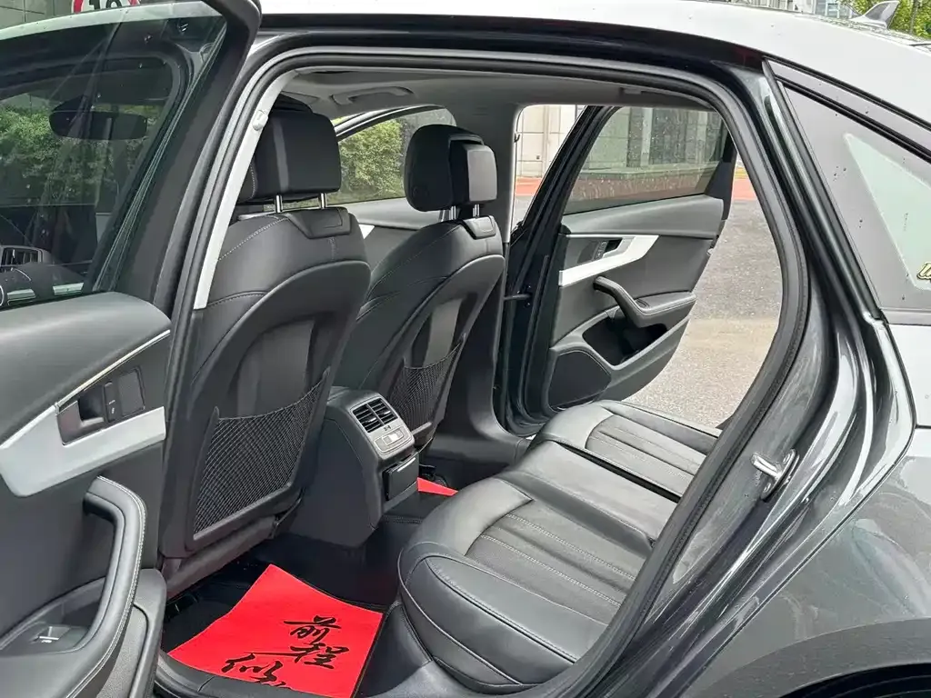 Audi A4L 2022 из CN, фото 3