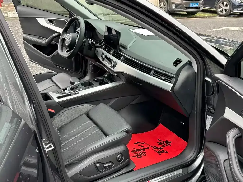 Audi A4L 2022 из CN, фото 5