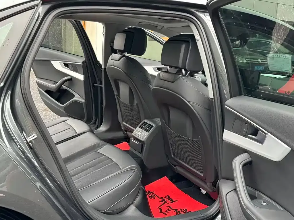Audi A4L 2022 из CN, фото 2