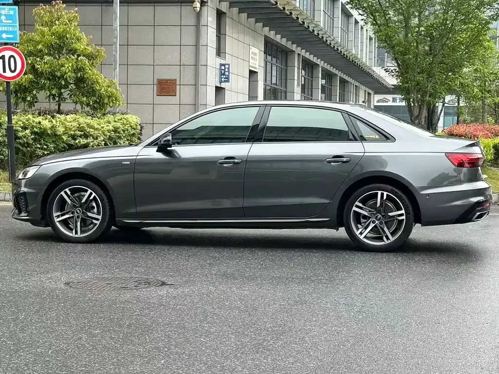 Audi A4L 2022 из CN, фото 10