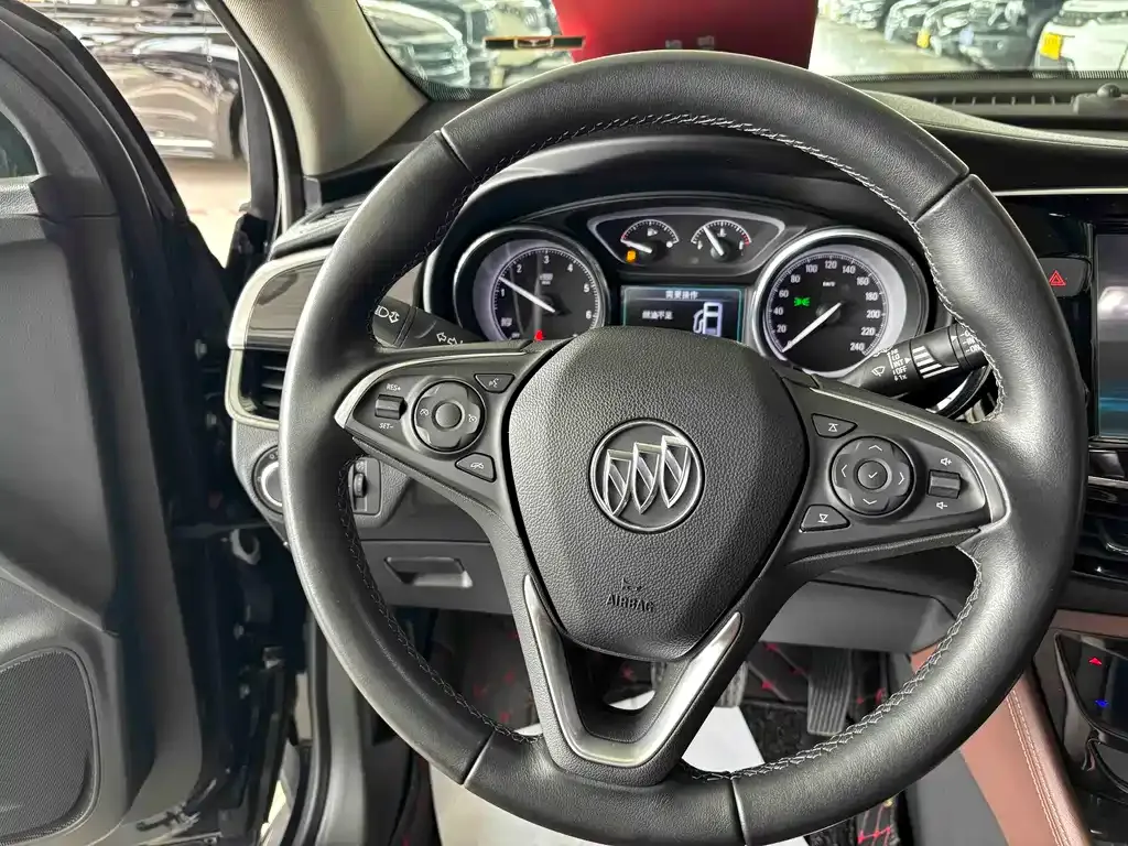 Buick Envision Plus — фото 4