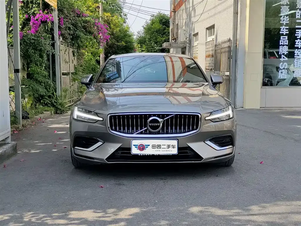Volvo S60 — фото 10