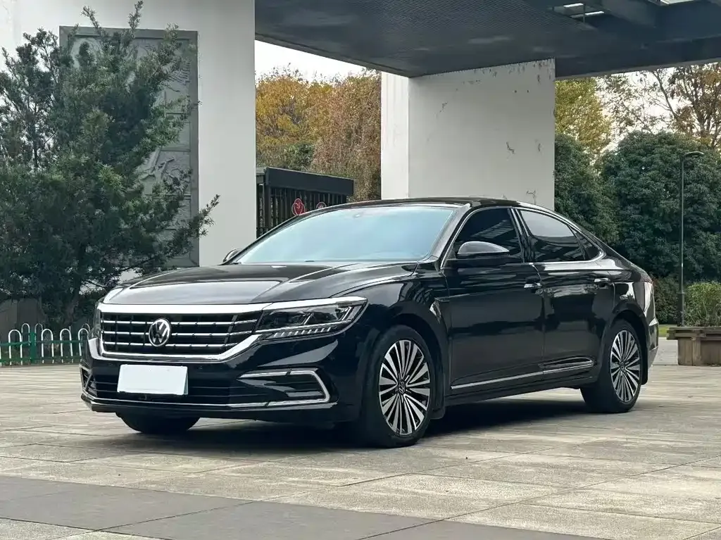 Volkswagen Passat — фото 1