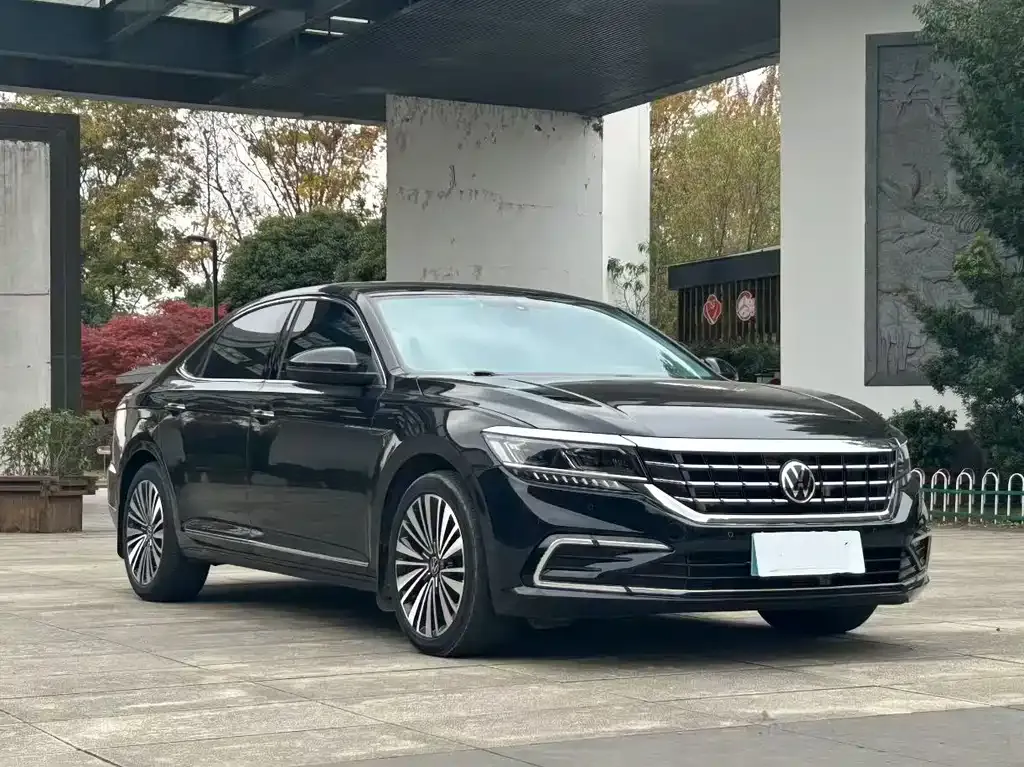 Volkswagen Passat — фото 8