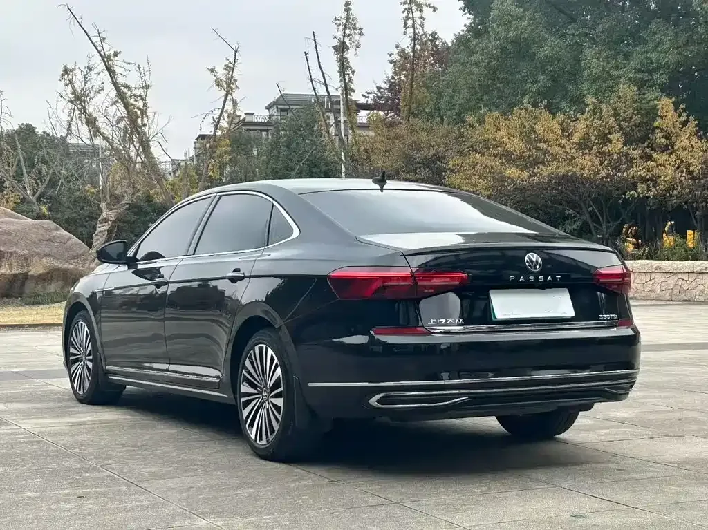 Volkswagen Passat — фото 10