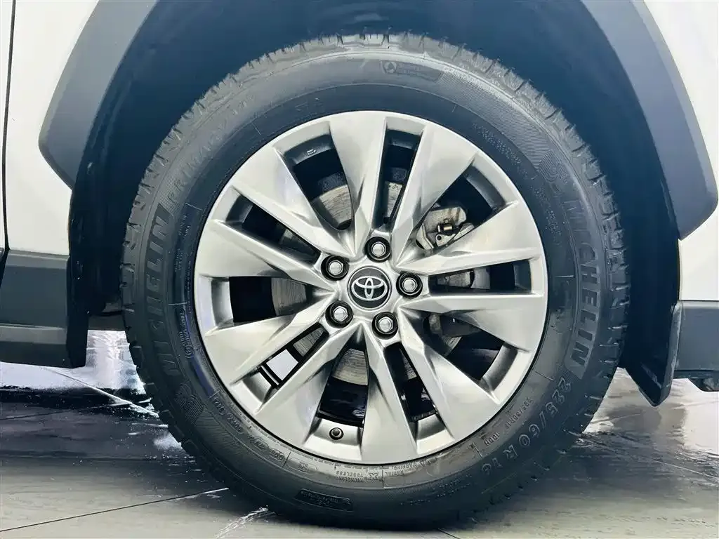Toyota Wildlander — фото 4