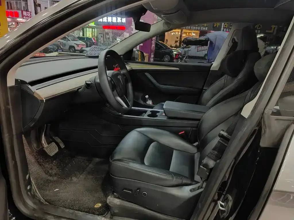 Tesla Model Y — фото 3