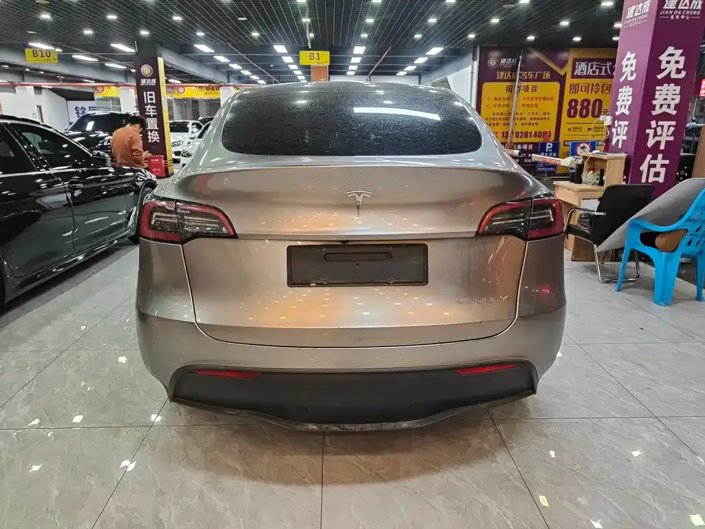 Tesla Model Y — фото 6