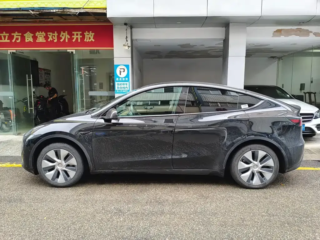 Tesla Model Y — фото 7