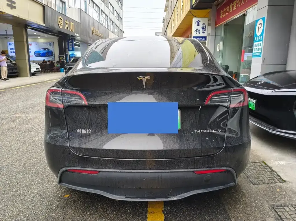 Tesla Model Y — фото 5